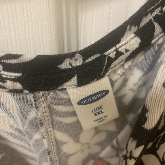 Old navy luxe tank NWOT - Picture 3 of 3